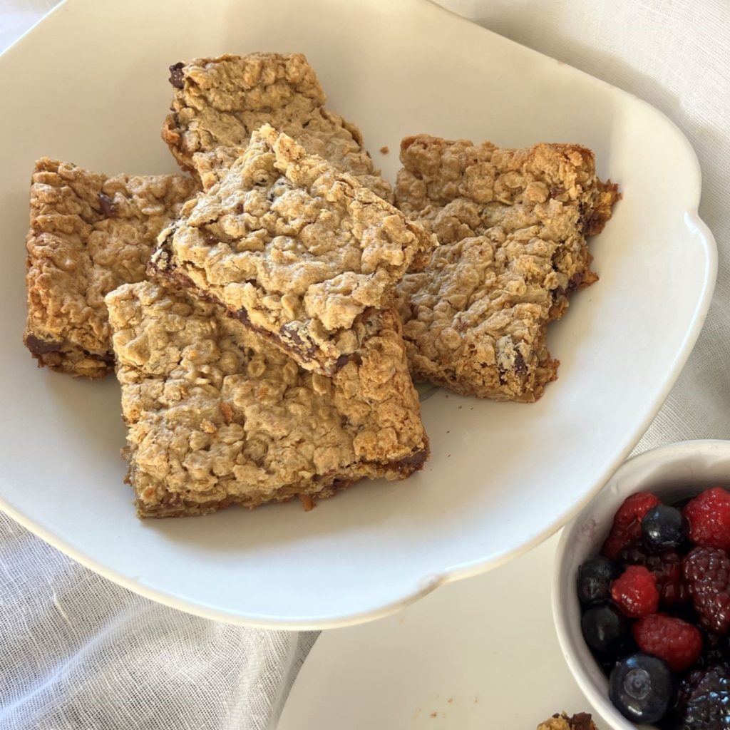 Peanut Butter Chocolate Chip Oatmeal Bars - DF